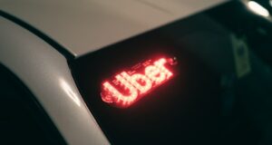 Photo of Uber sign on the windshield of a car.